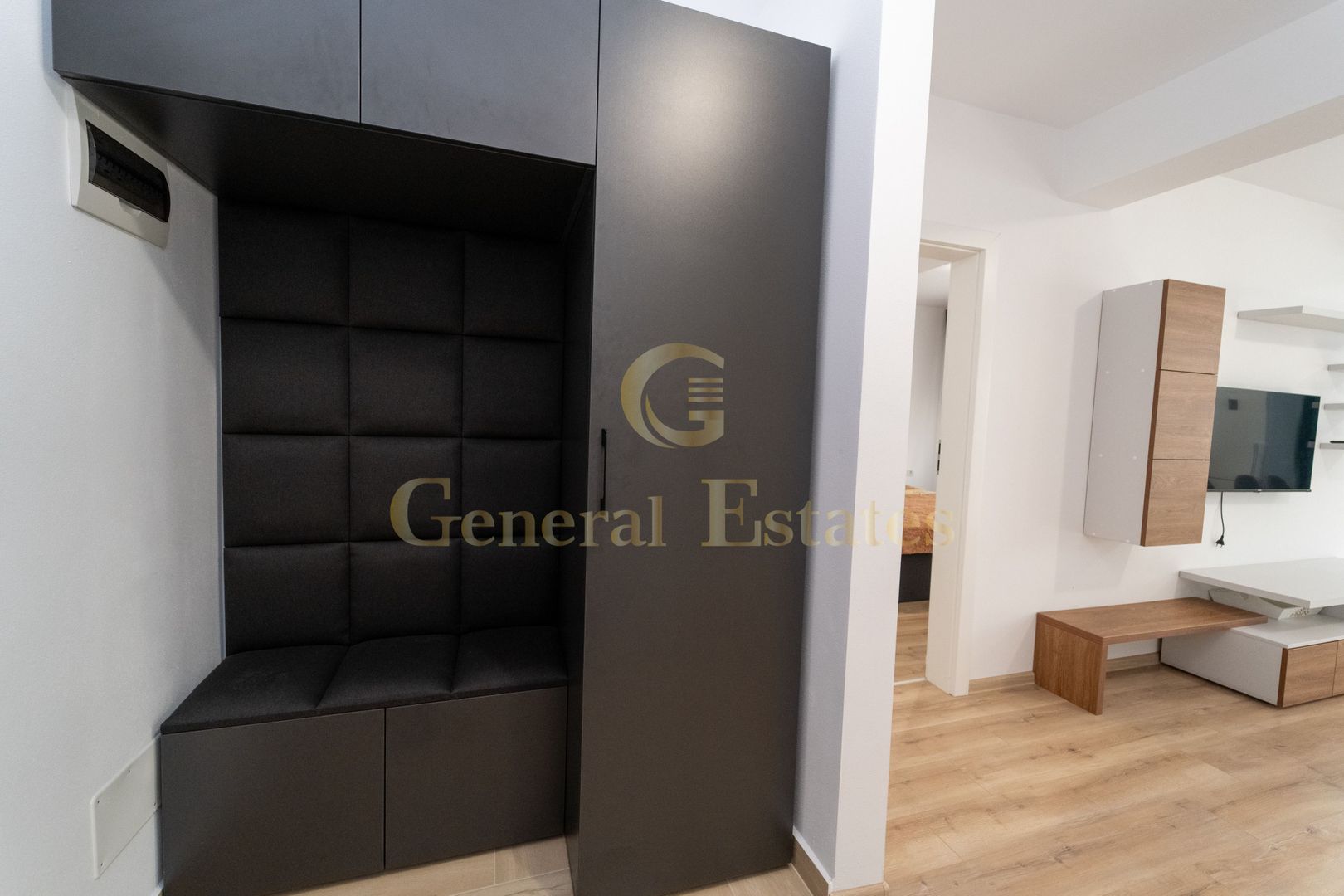 Apartament de închiriat cu 2 camere în Tractorul, Brașov - Poză 8