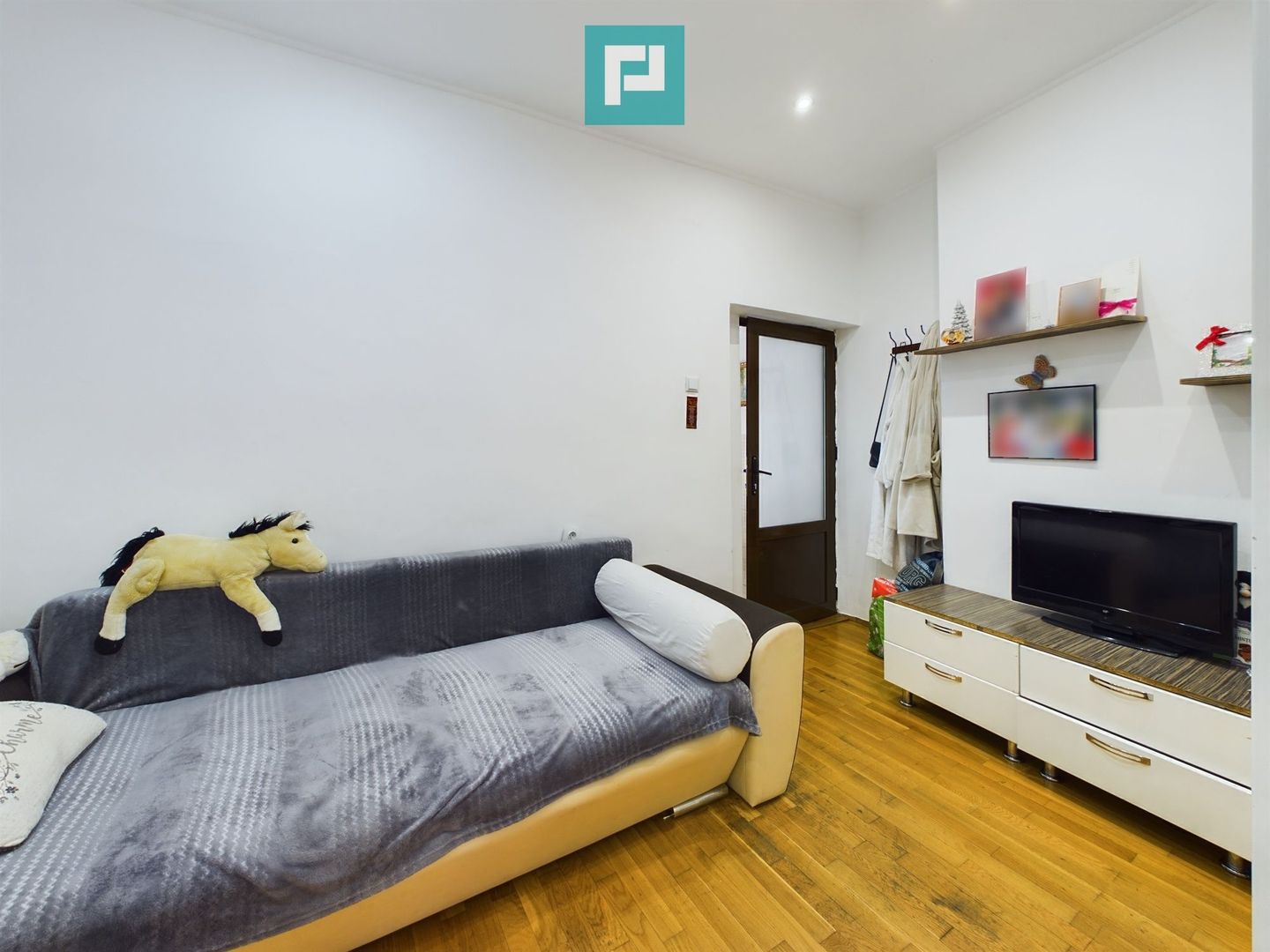 Apartament la curte comuna, Boul Roșu. - Poză 5