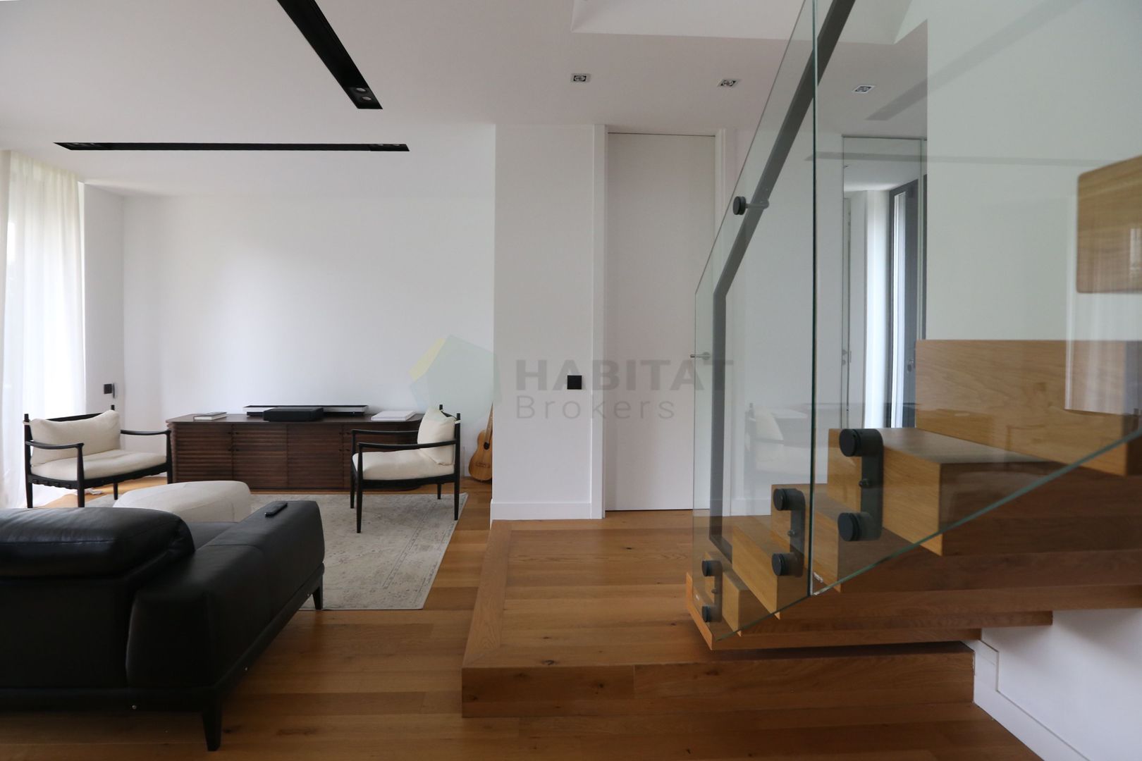 Eleganță pură într-un ansamblu exclusivist – Vilă complet mobilată AMBER GARDEN - Poză 2