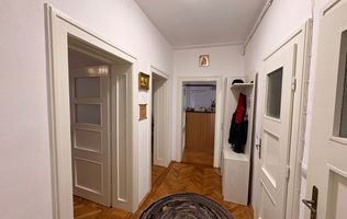 Apartament 2 camere decomandat 70 mp utili si curte 58 mp Central