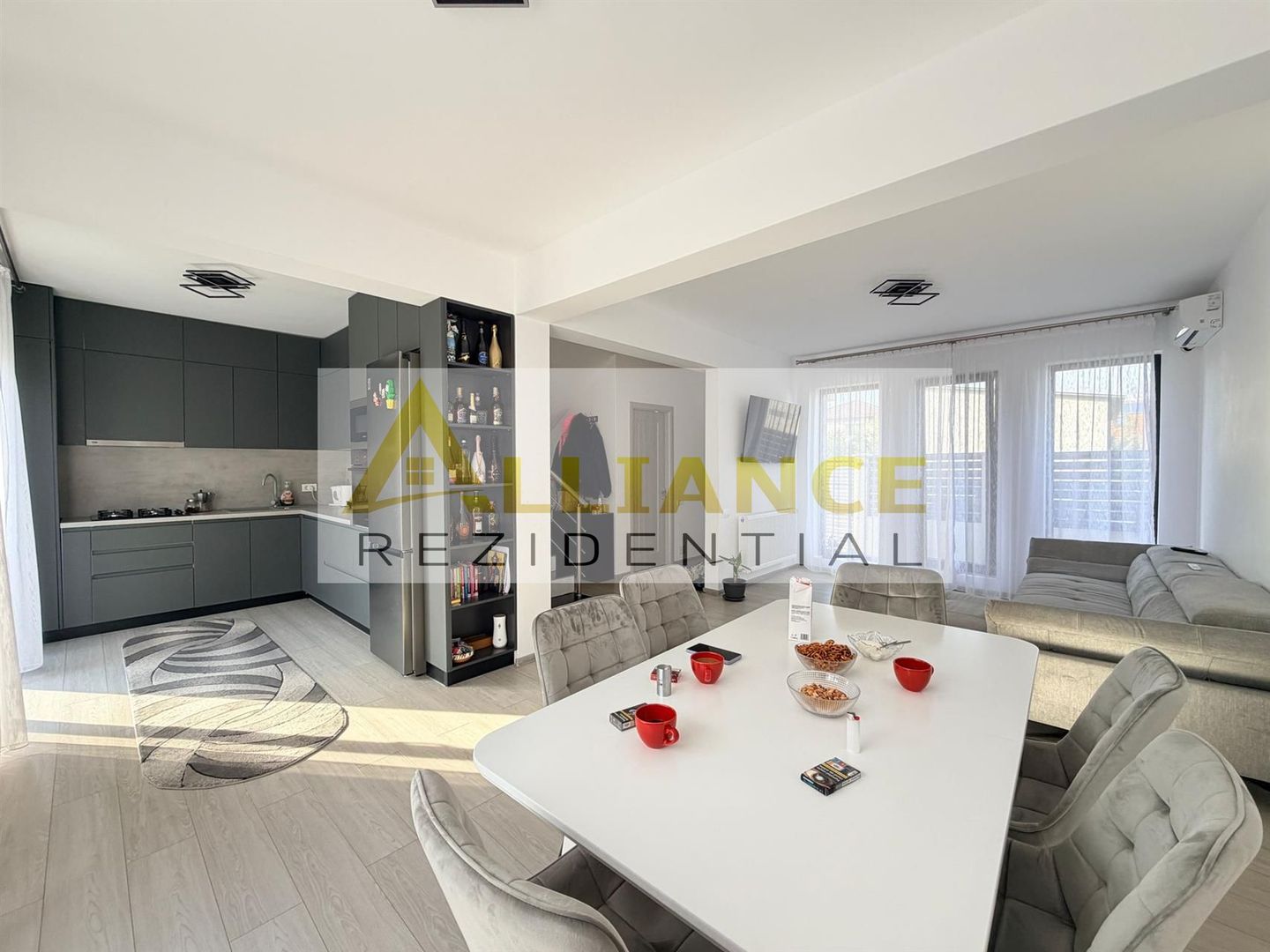 Duplex mobilat si utilat  - 4 camere -2 bai - Poză 1