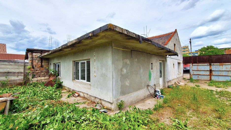 Casă la rosu cu teren generos de vânzare aproape de Intim - Poză 9