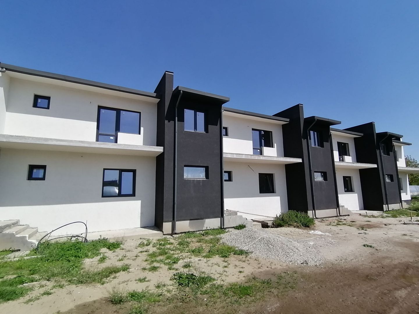 Casa P+1 in comuna 1 Decembrie - str. Victoriei - Poză 1