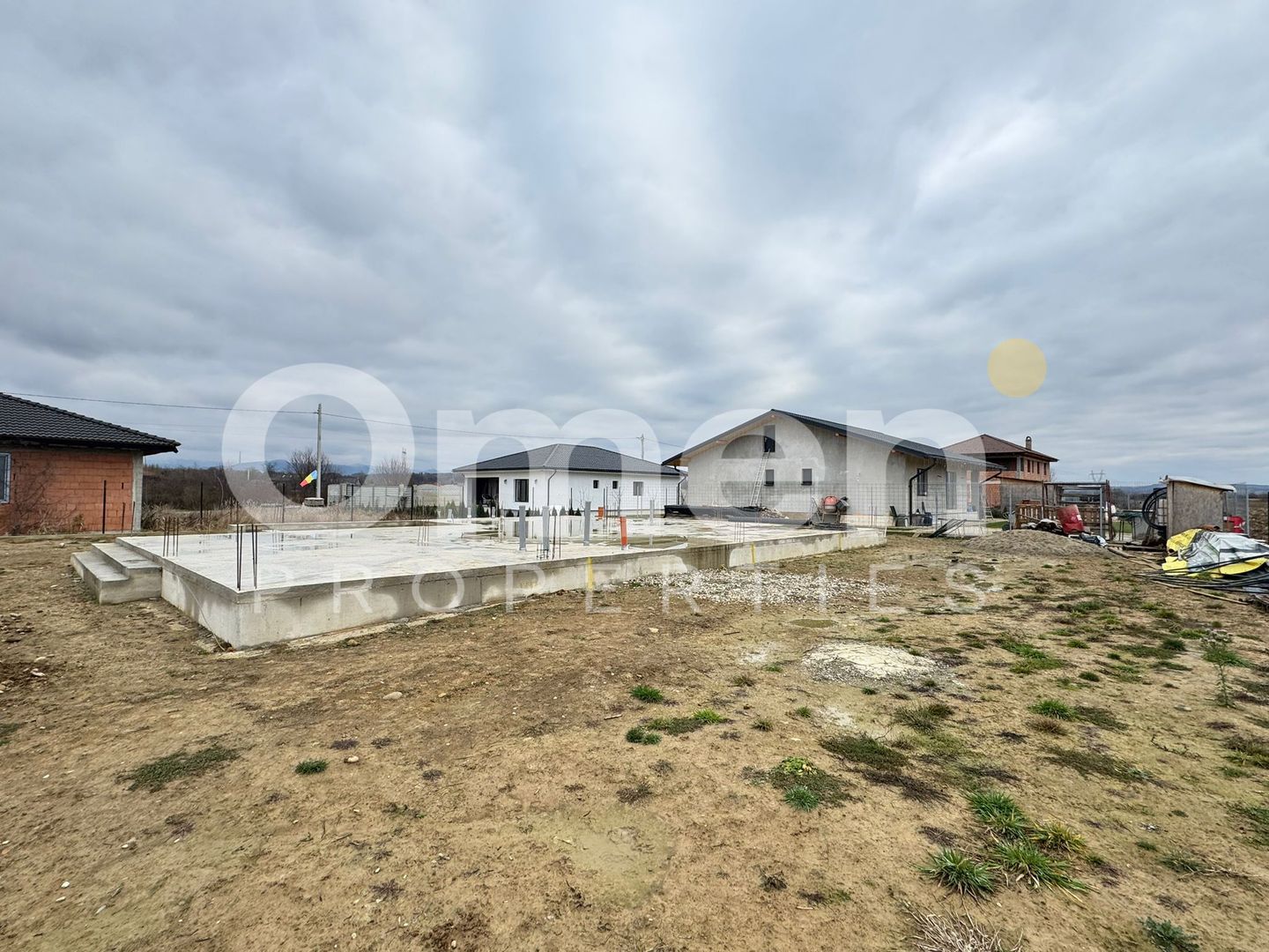 Teren intravilan cu fundație | panoramă deosebită | Cătălina | 1000 mp - Poză 2