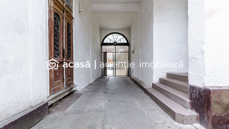 Proprietate Rezervata Casă boierească cu teren generos in Lipova - Poză 5