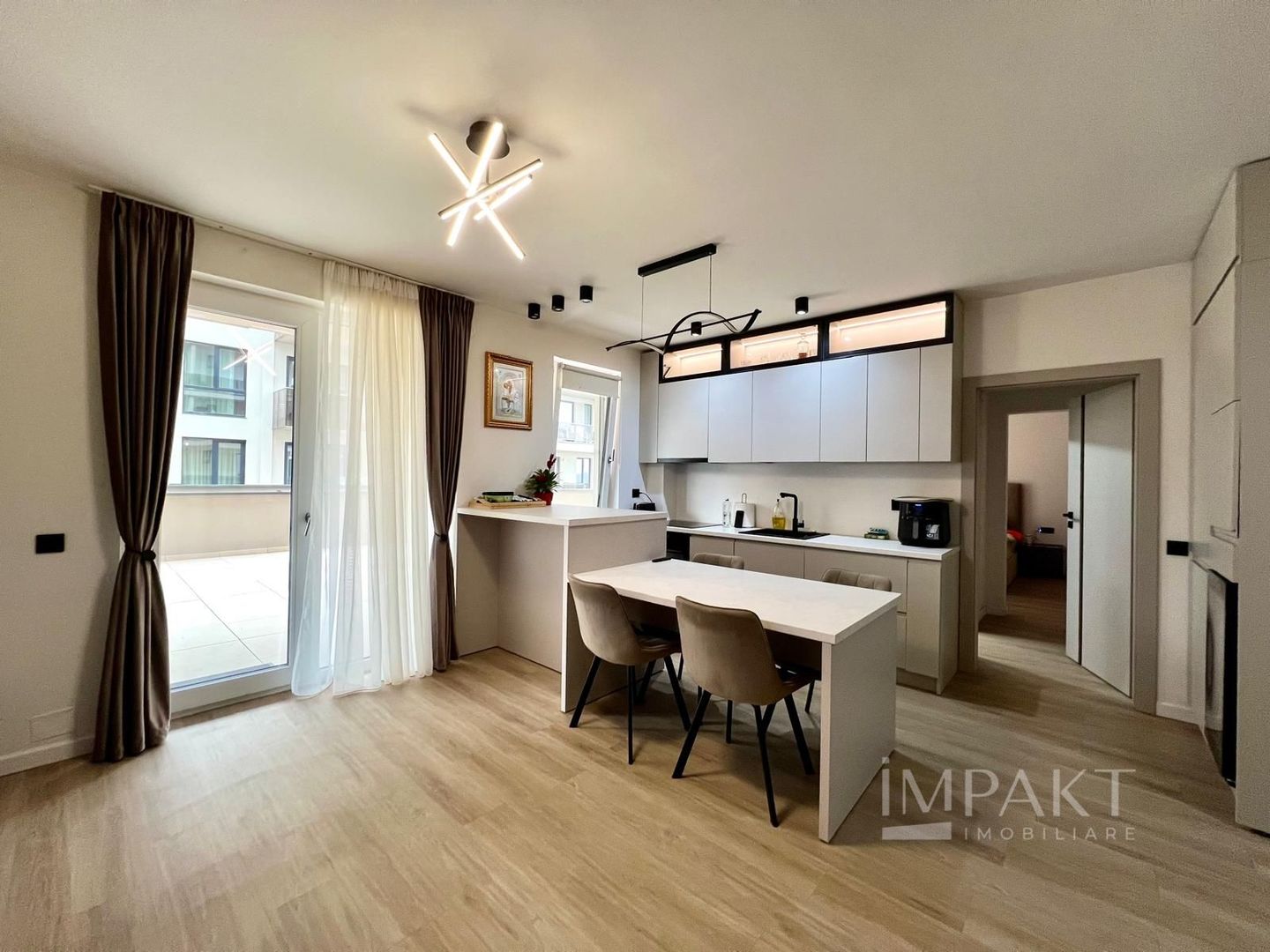 Apartament ultrafinisat cu terasa si view - Poză 2