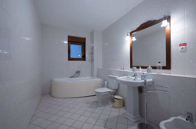 Vila cu 750 mp utili si teren de 1.480 mp in Erou Iancu Nicolae - Poză 34