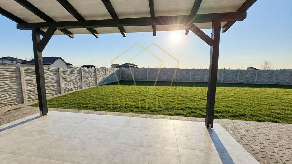 Duplex despartit prin camera tehnica, 5 camere, asfalt | Giarmata Vii - Poză 11