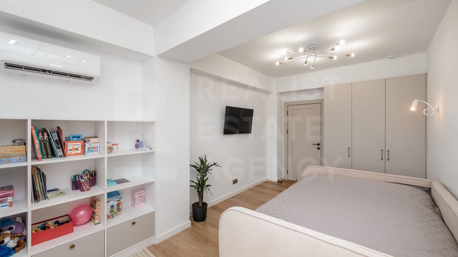 Vânzare, apartament, 2 dormitoare + living- 82 mp, Buiucani - Poză 13