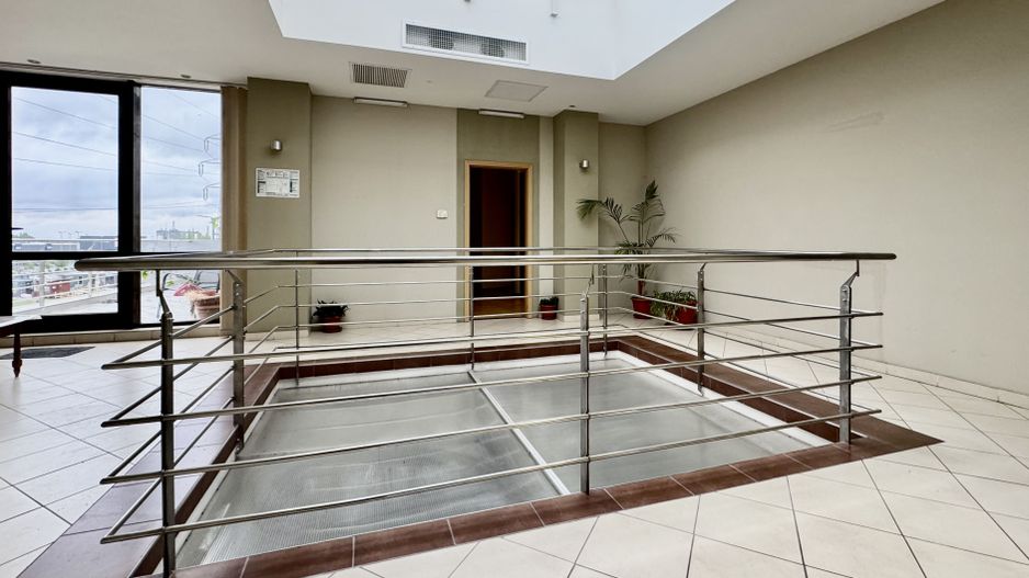 Spațiu pentru birouri langa Funshop Buziașului - Poză 18