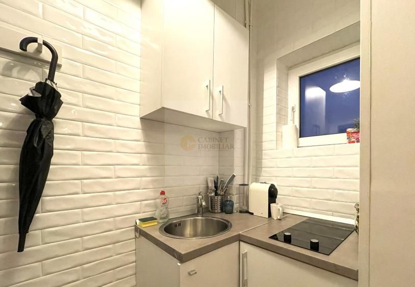 Garsoniera | Vedere catre Calea Victoria  | Airbnb | Certificat Turism - Poză 11