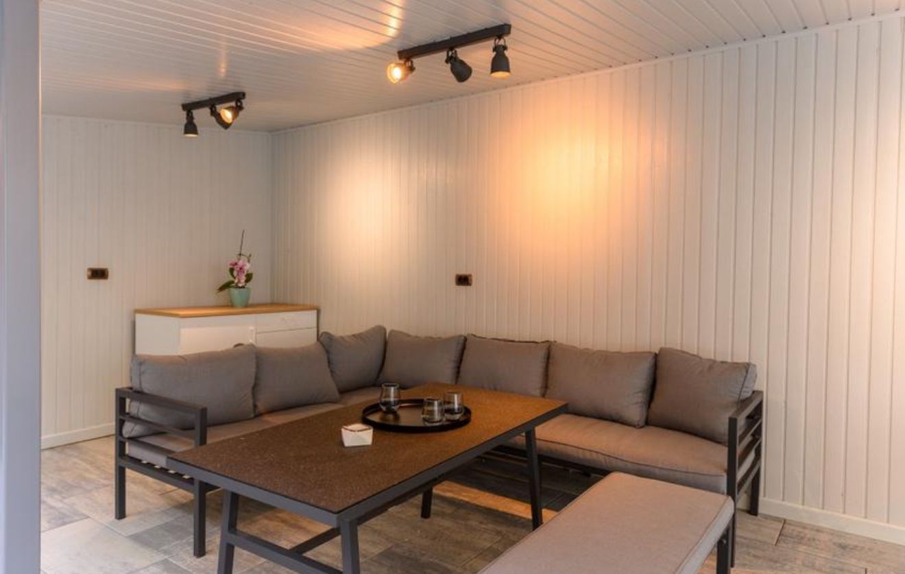 STUDIO OBOR - DORMITOR SEPARAT, CENTRALA PROPRIE, CURTE, METROU 5 MIN. - Poză 2