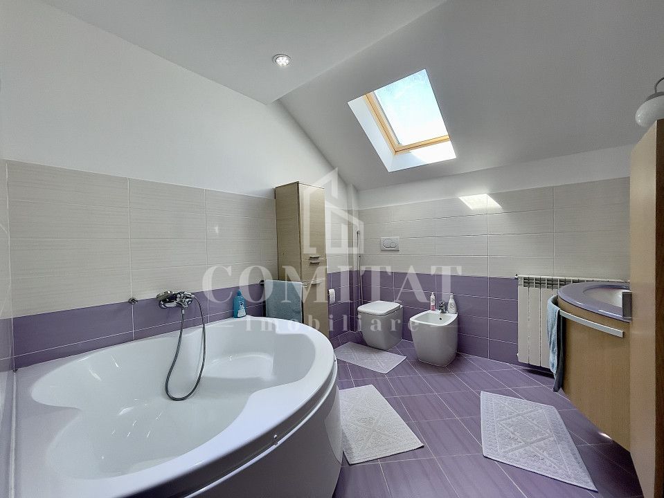 Casă cochetă cu teren generos și panoramă Chinteni - Poză 16