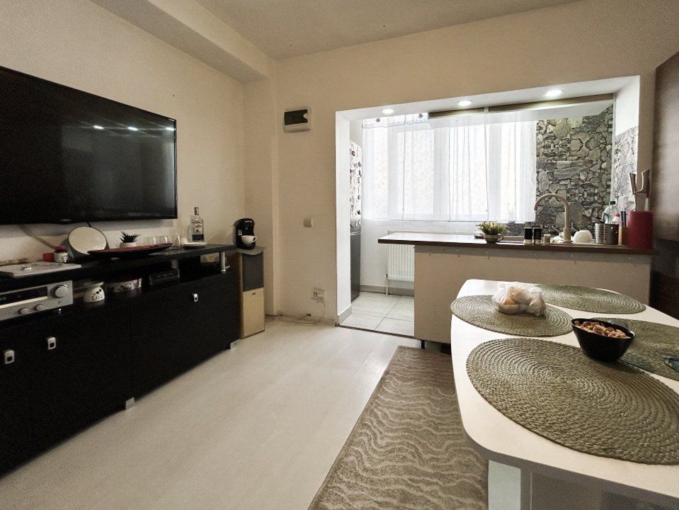 2 camere cu gradina de 35mp + parcare inclusa - Poză 3