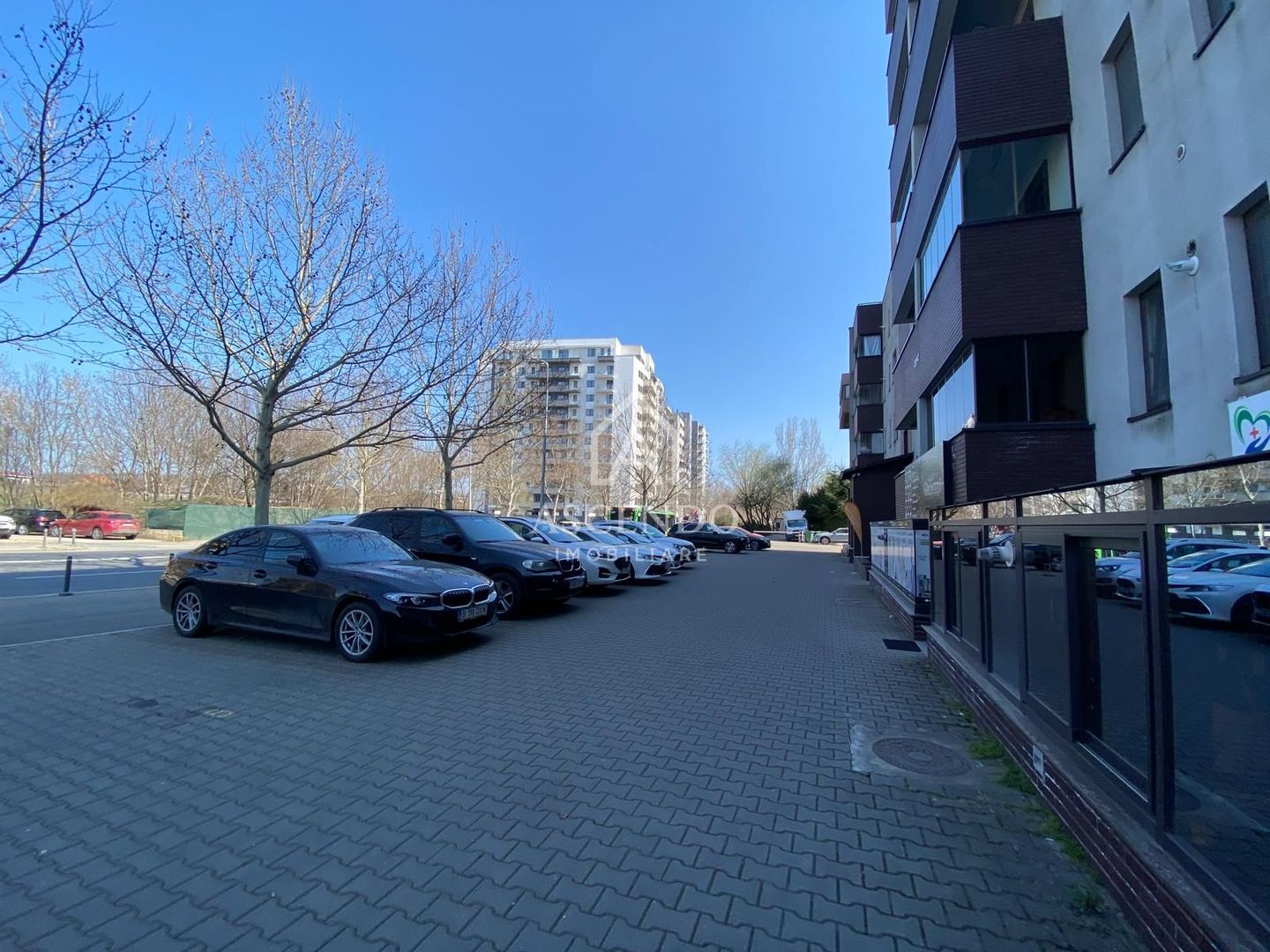 Apartament 3 camere, 2 bai premium mobilat lux , cu parcare inclusă - Poză 33