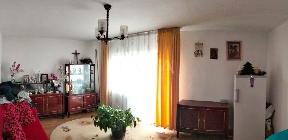 Apartament 3 camere, in zona centrala a localitatii - Poză 1