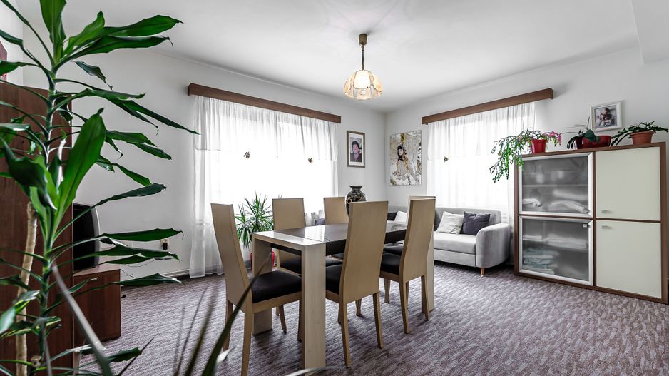 Casă mare cu două apartamente în Bujac - Poză 3