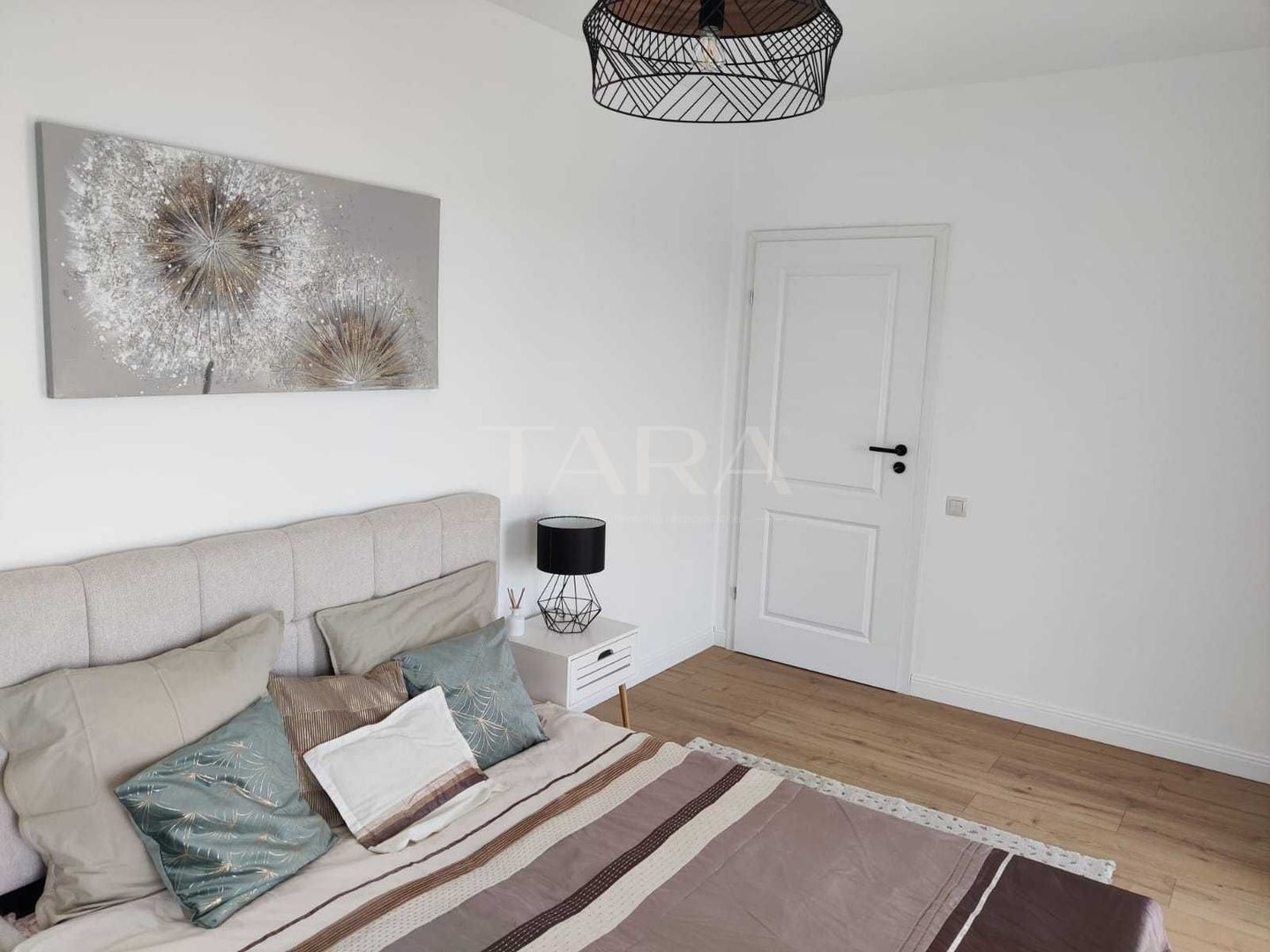 Utrafinisat, 2 camere zona Avram Iancu Florești, aproape de Vivo Mall. - Poză 1