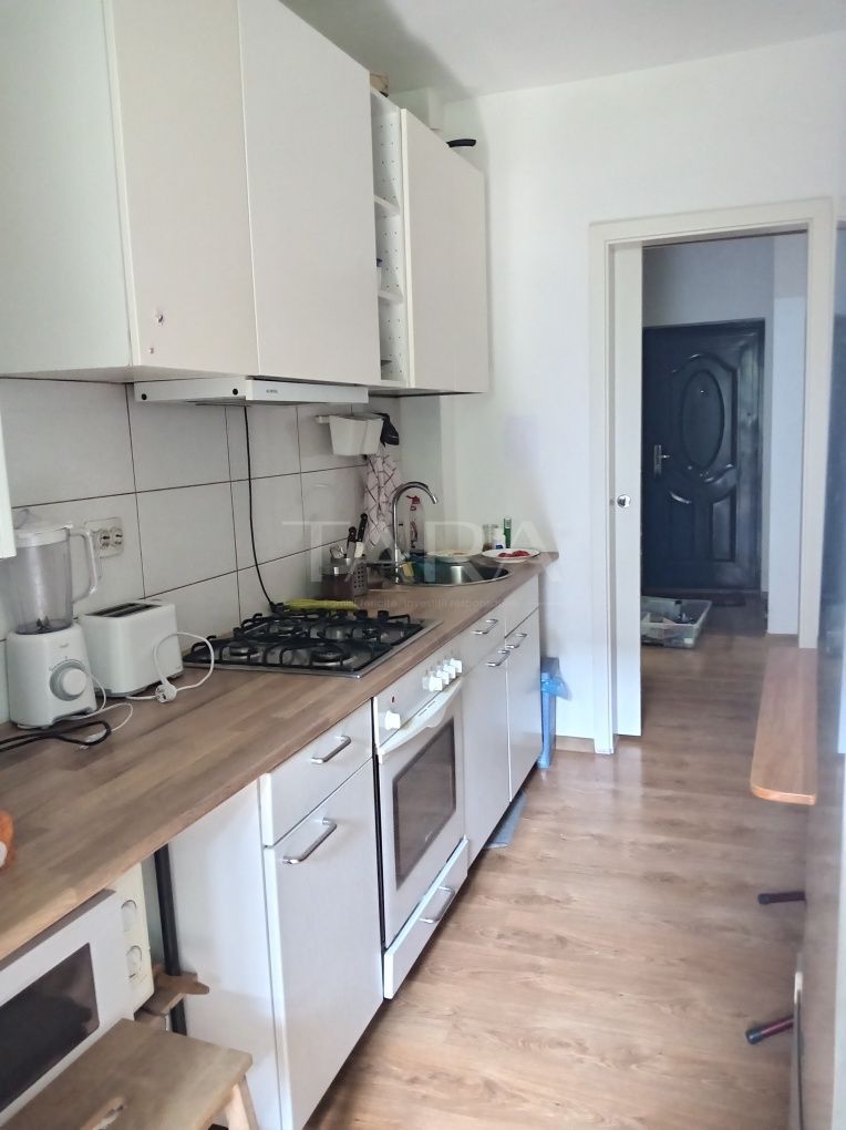 Apartament decomandat, 2 camere, balcon generos – Florești central. - Poză 2