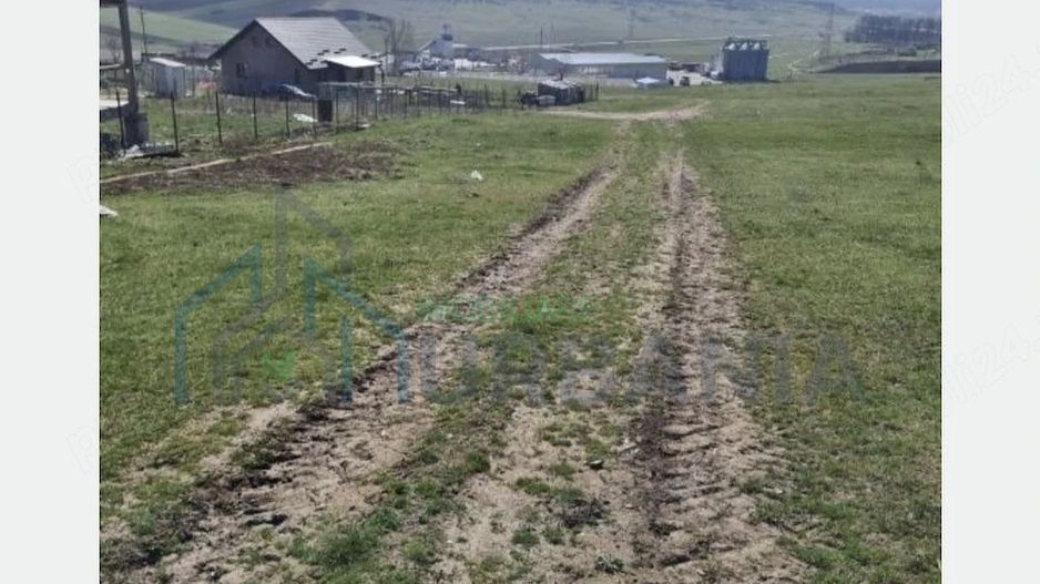 Vând teren intravilan 1100 mp - Poză 1