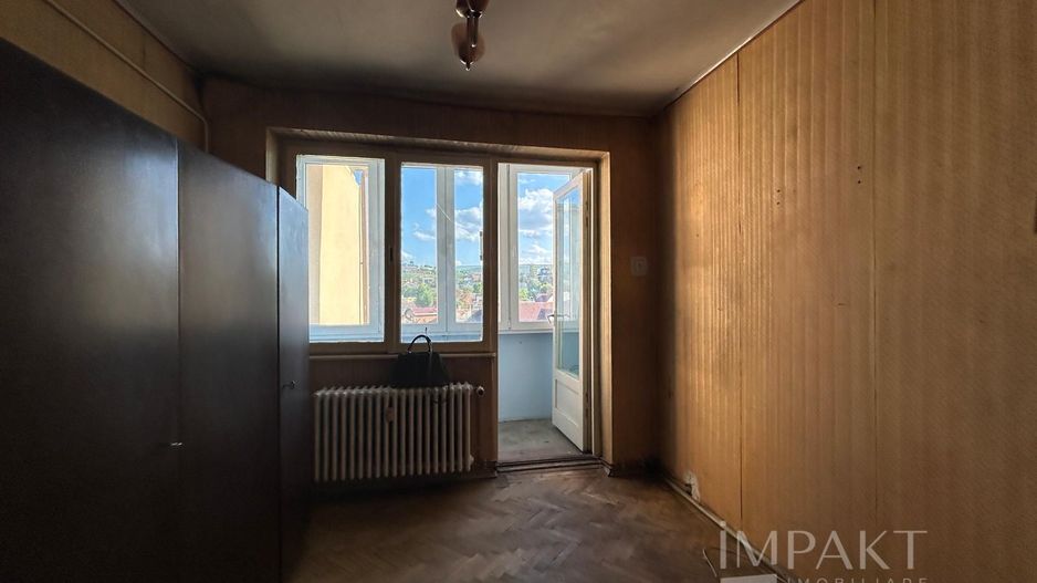 Apartament spatios, cu 4 camere in zona centrala - Poză 9