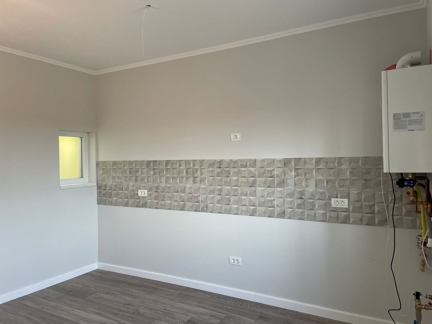 Duplex-4 camere-pozitie excelenta-la asfalt-Remetea Mare - Poză 8