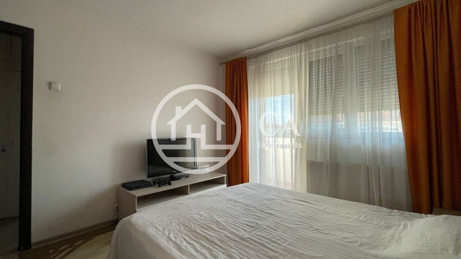 Apartament de vânzare cu 3 camere în zona Rogerius, Oradea - Poză 8