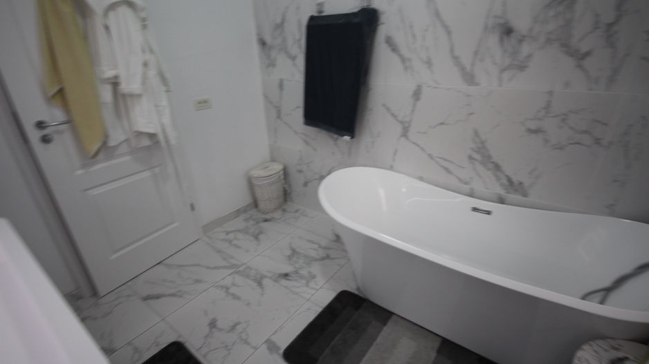 Modern si primitor - Poză 26