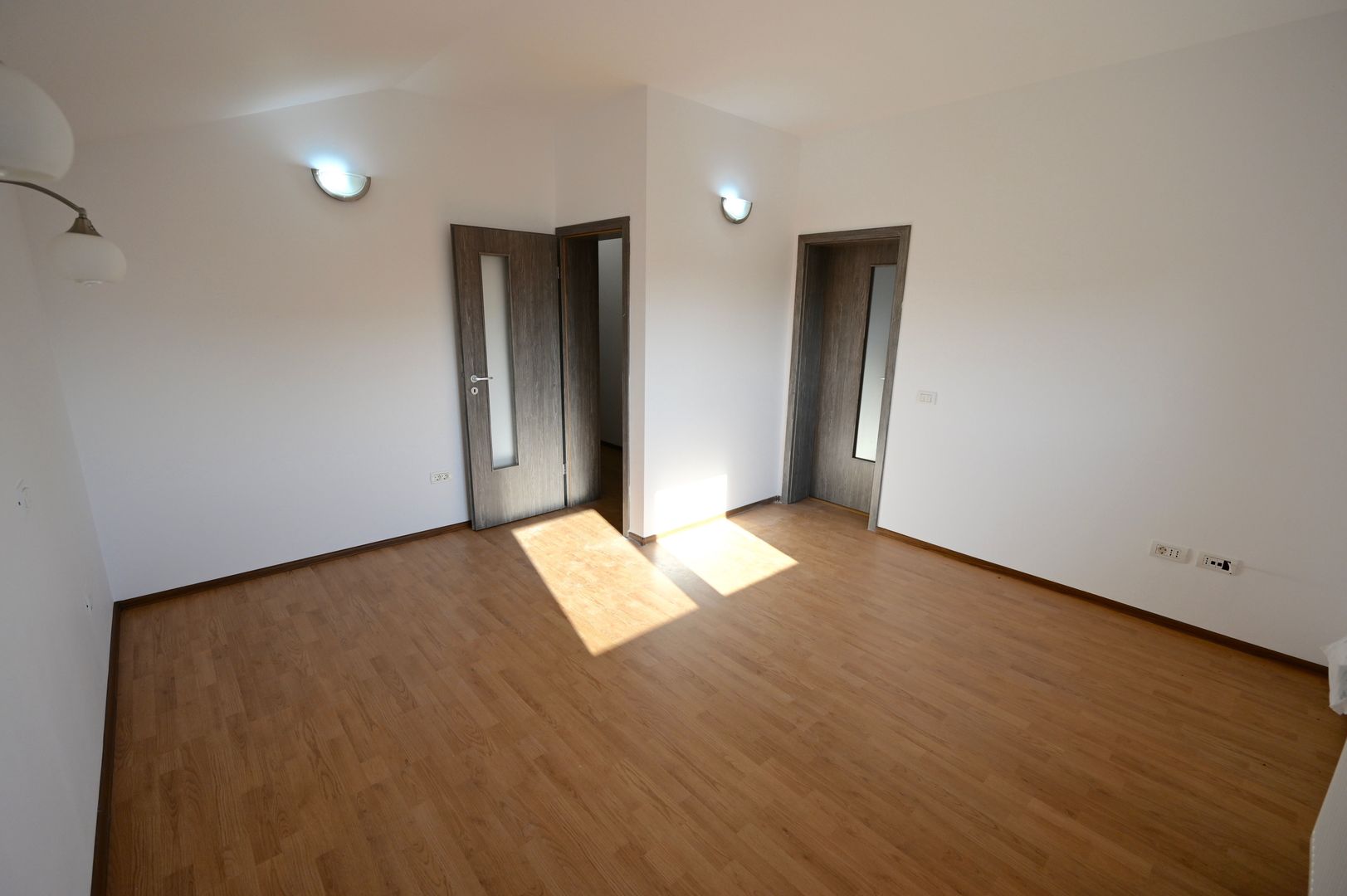 Casă / Vilă cu 4 camere de închiriat în zona Aradului - Poză 9