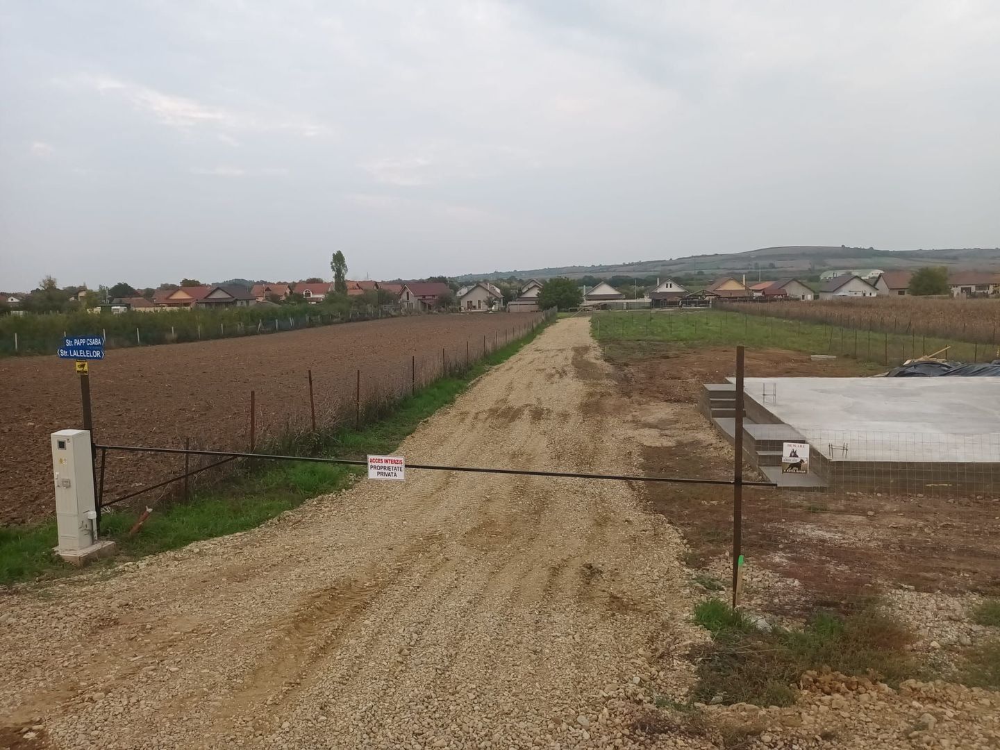Parcela casa-Biharia, 500 mp,utilitati.Pret 25900 euro neg, comision 0 - Poză 2