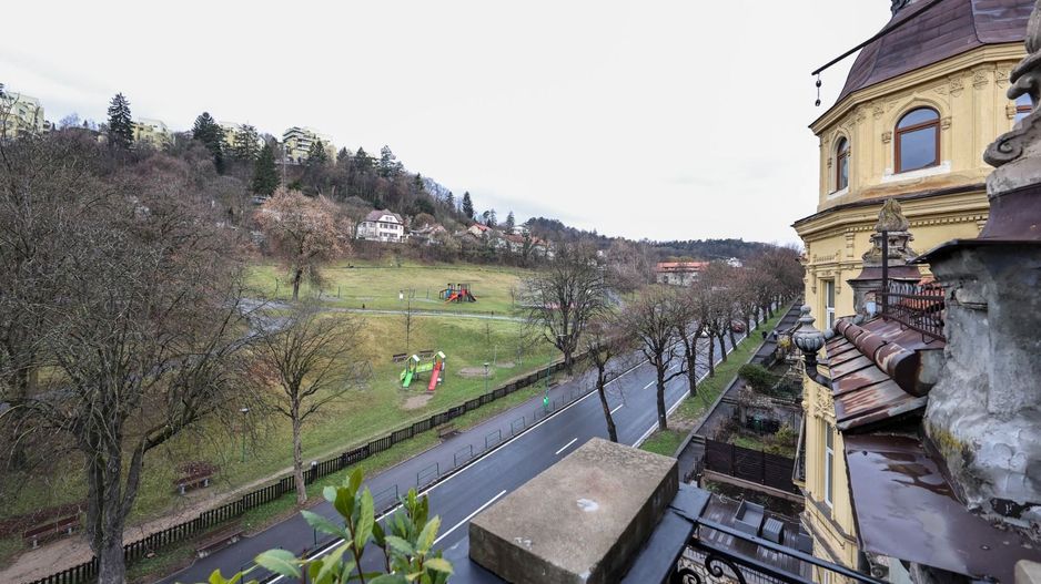 Bijuterie arhitecturală cu dotări smart in centrul Brasovului - Poză 36