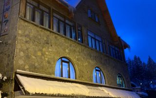 Vila Predeal 500 mp de renovat potential 6 apartamente 3 garaje - Poză 11