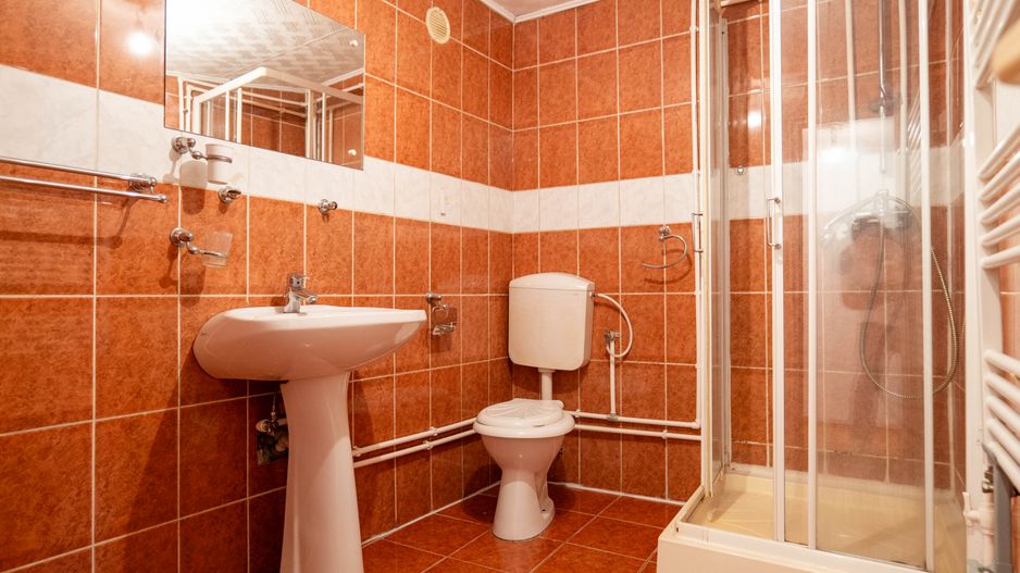Casă de vânzare – 181 mp, 3 apartamente, 9 camere – București - Poză 31