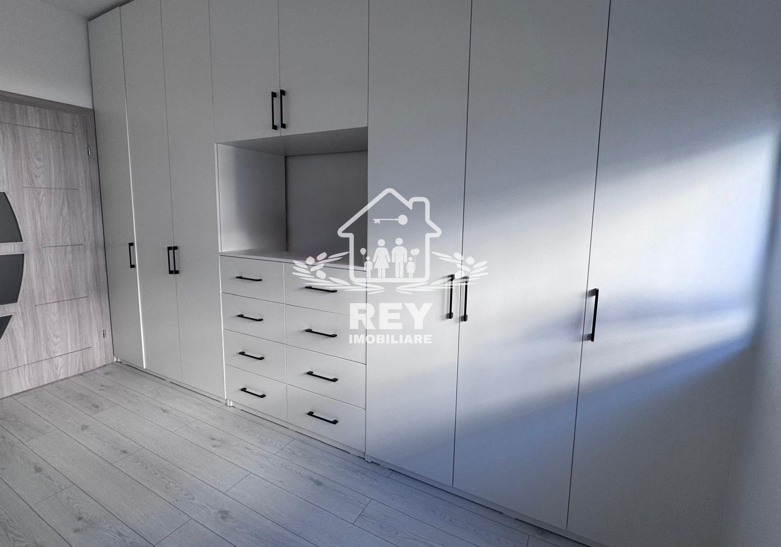 Apartament premium, 3 camere, complet mobilat si utilat de lux - Poză 15