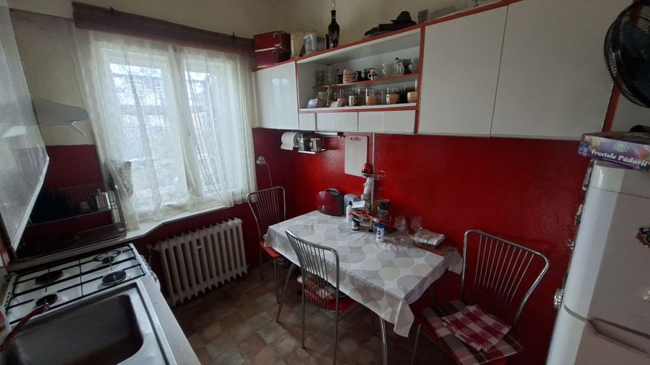 BRASADAS vinde apartament cu 3 camere la etaj in casă - Poză 5