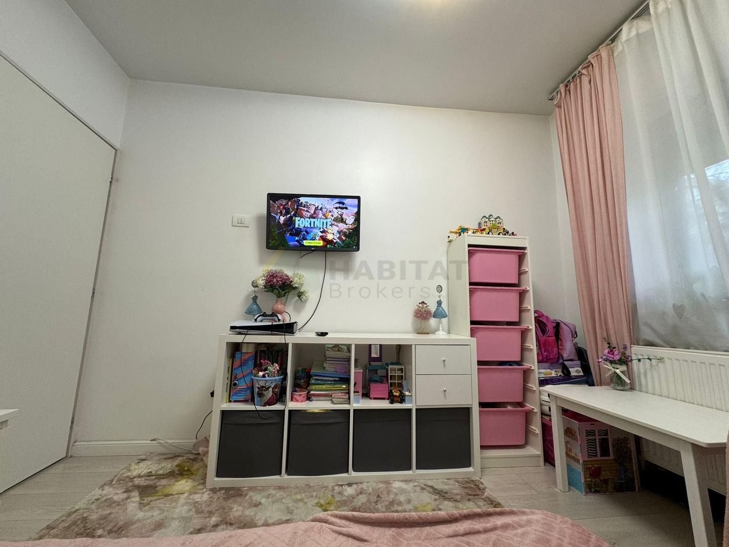 3 camere Mega Mall mobilat si utilat modern - Poză 10