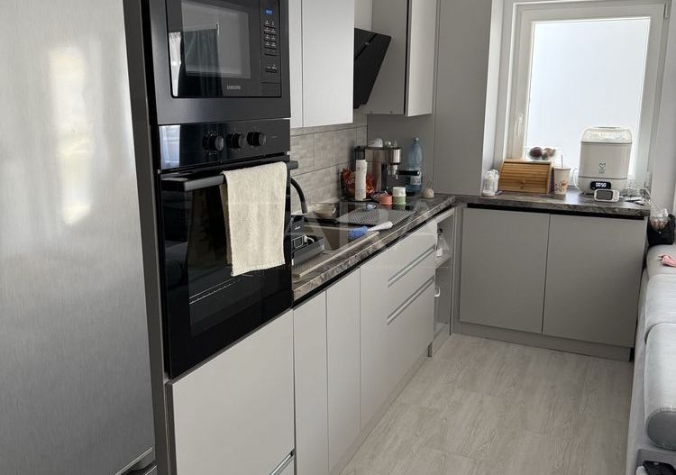 Apartament 3 camere, terasă de 55 mp și parcare în garaj – zona Petrom - Poză 1