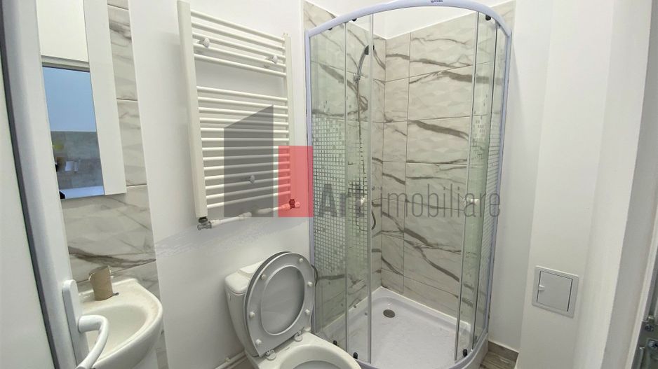 Garsoniera spatioasa in vila cu loc parcare | Zona Mosilor - Poză 5