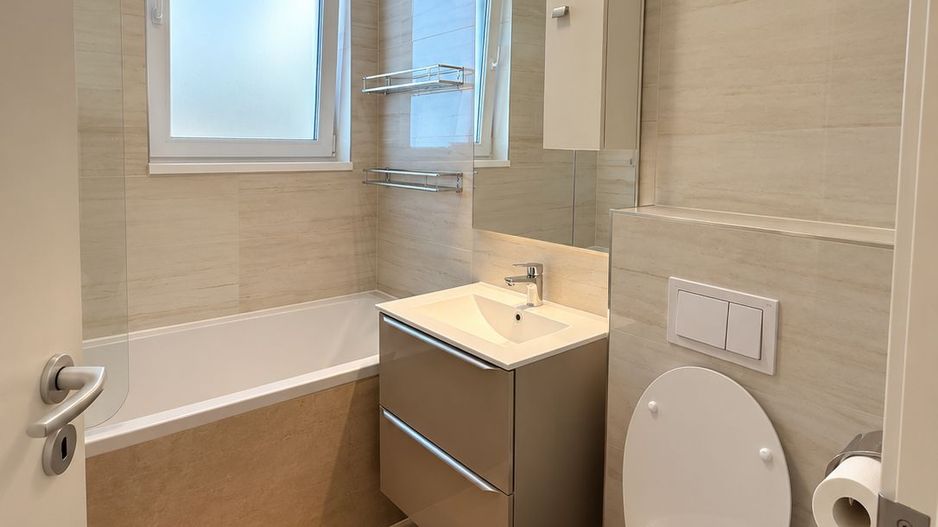 Dumbrăvița | 3 Camere | 76,6 mp | Grădină 46.5 mp | 2 Băi | Dressing | 2 Parcari - Poză 22