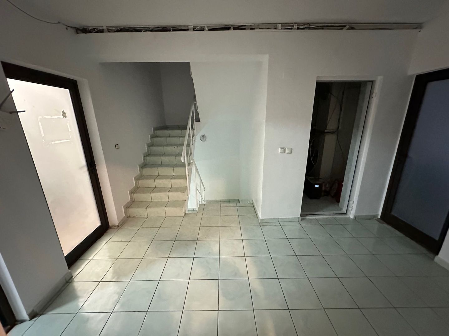 Cladire pretabila spațiu birouri/ clinica - Poză 16