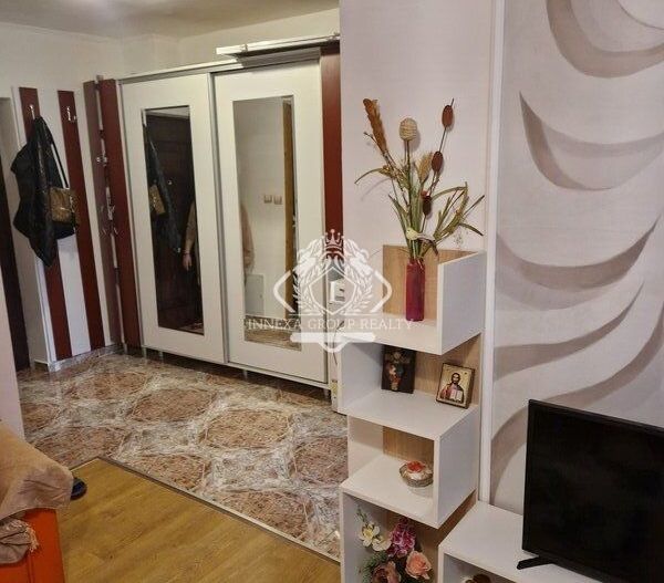 Garsoniera decomandata cf.1 mobilata/utilata bloc 1990 - Mall Vitan - Poză 5