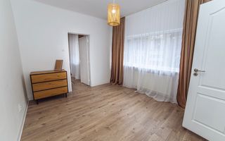 Apartament 4 camere renovat, central, ideal rezidențial sau activitate business - Poză 4
