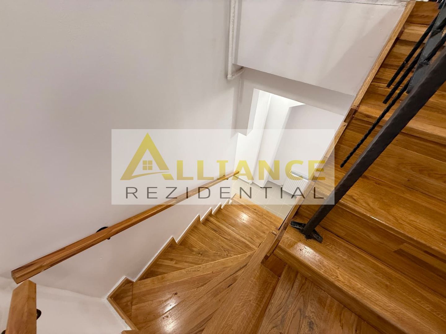 Apartament 2 camere tip duplex { Centrul Istoric -Piata Unirii } - Poză 9