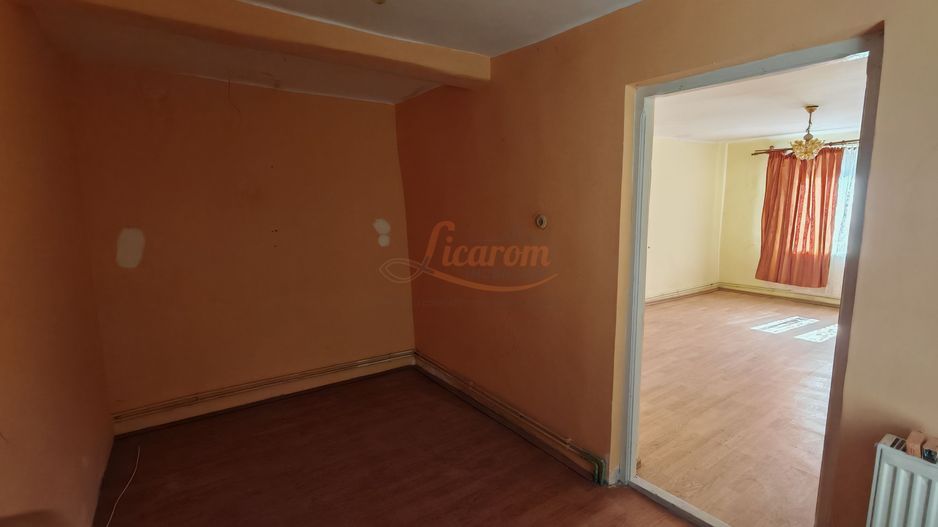Casa singur in curte zona ZONA ISTORICA langa Seminarul Teologic - Poză 12