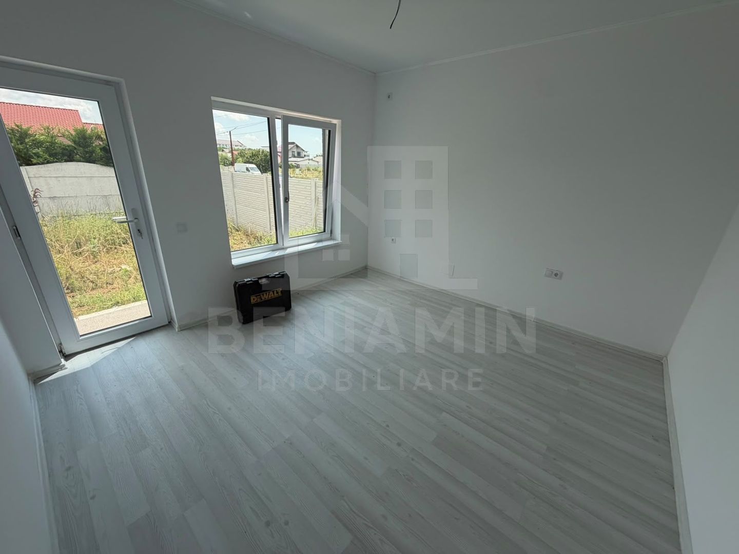 Casa-3 Dormitore-3 bai-Teren 300mp-Damila str Ficusului-La cheie - Poză 6