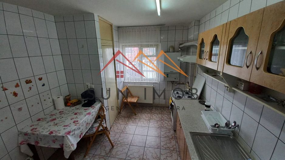 Apartament 3 camere, decomandat, ultracentral, spatios, CT, Campina - Poză 4