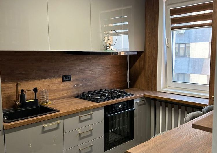 Apartament cu 2 camere semidecomandat la vanzare - Poză 1