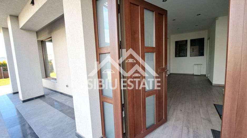 Casa Sibiu, terase panoramice, garaje, teren mare, Sura Mica - Poză 18