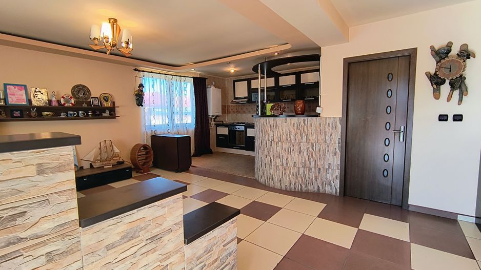 Năvodari | Casă spațioasă cu teren mare - Poză 16