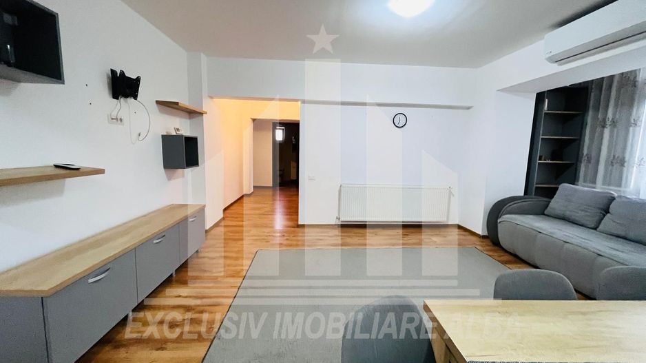 Apartament cu 4 camere, etaj intermediar, Cetate - Poză 2